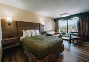 Riverside motor lodge4
