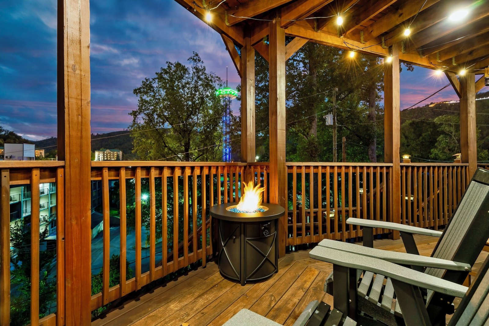 Best gatlinburg stay 3 min walk to downtown with mountain city views