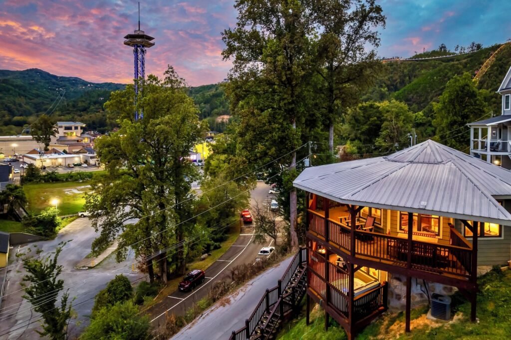 Best Gatlinburg Stay: 3-Min Walk to Downtown with Mountain  City Views