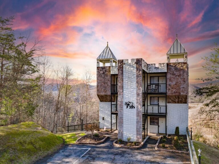 Inside dollys castle unit 3 a perfect smoky mountain retreat 3