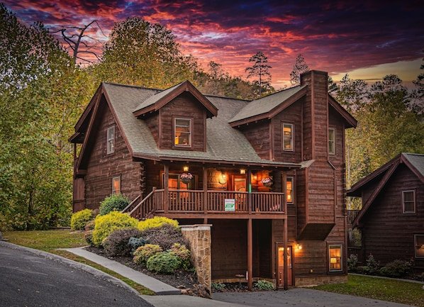 Rivers Edge Luxury Sevierville Cabin - Sleeps 18 review