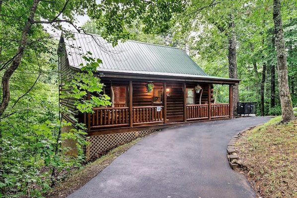 Your dream getaway charming two bedroom log cabin in the smoky mountains review