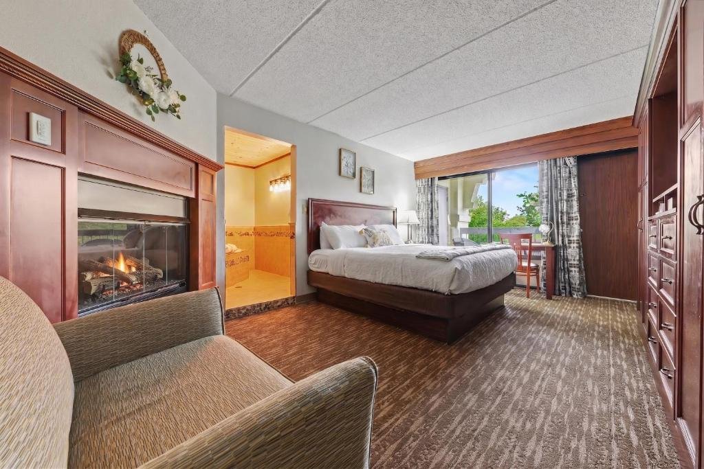 Inn on the river king bedroom