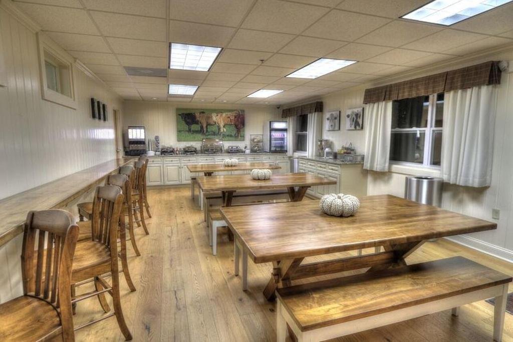 Complimentary breakfast at Lodge at Five Oaks