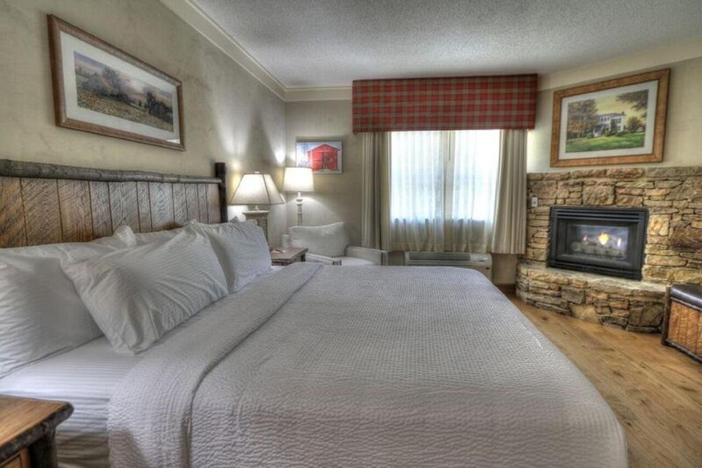 Room 126 at Lodge at Five Oaks in Sevierville Tennessee