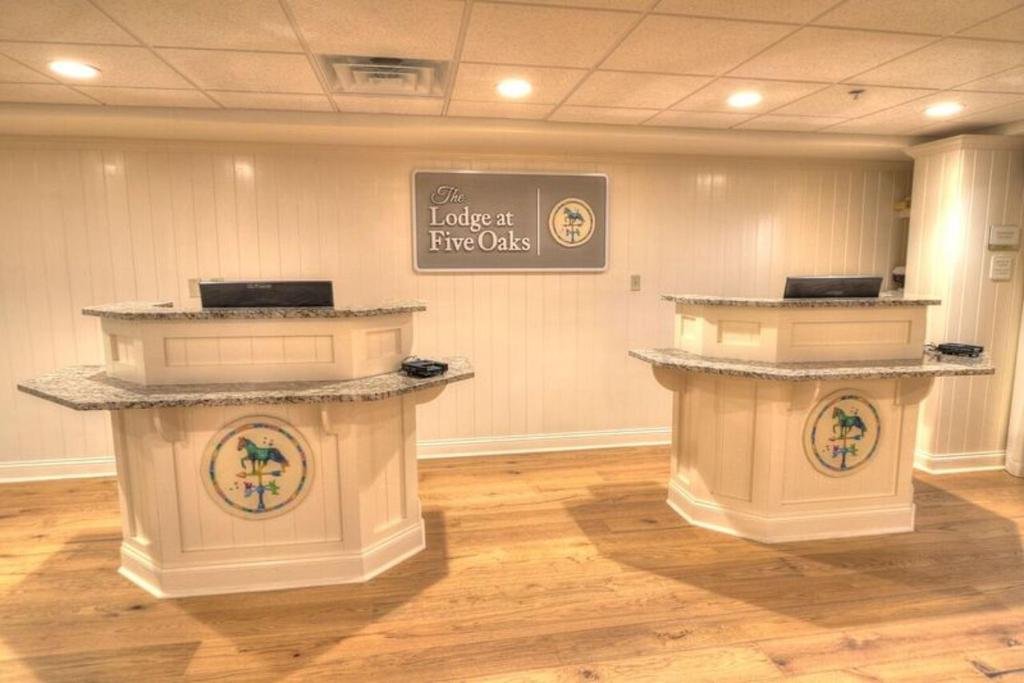 Lodge at Five Oaks hotel entrance in Sevierville Tennessee