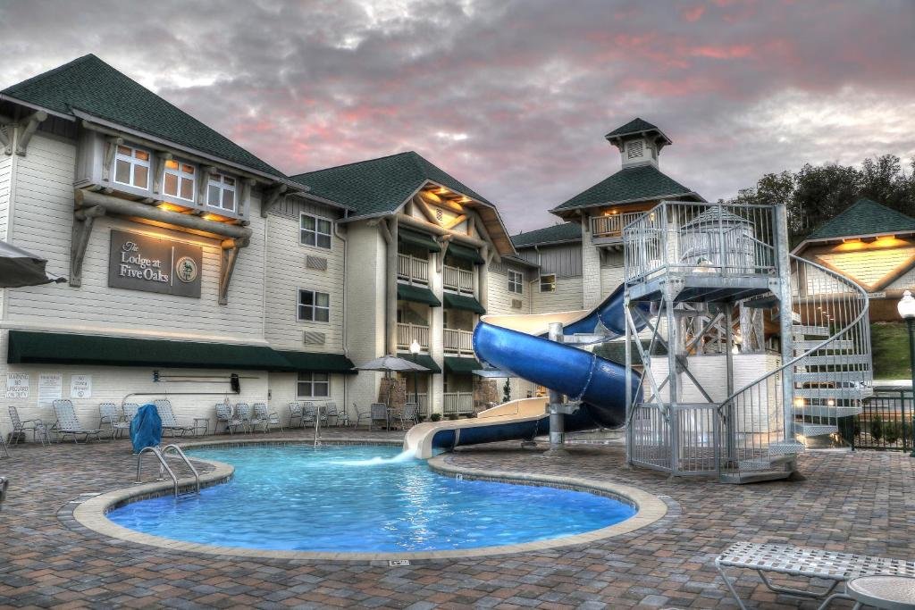 Outdoor swimming pool at Lodge at Five Oaks